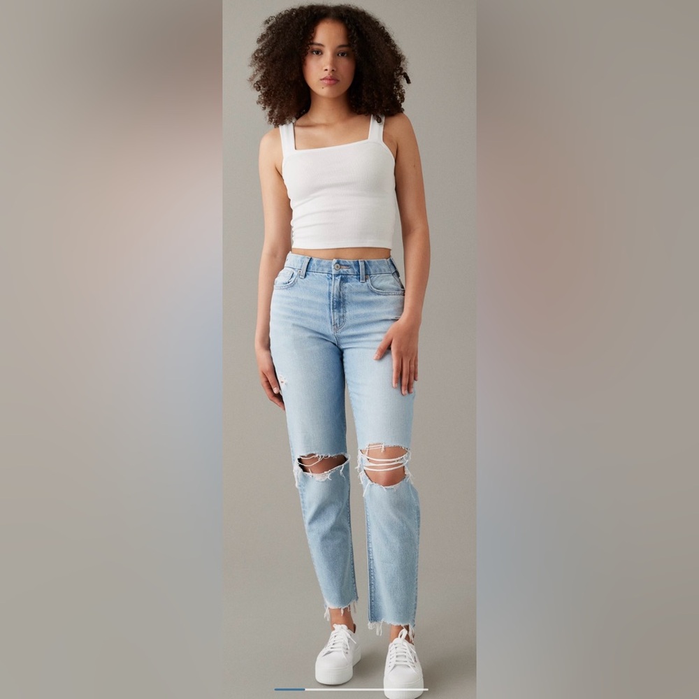 American Eagle Outfitters Light Blue Ripped Straight Leg Curvy Mom Jeans Sz 10